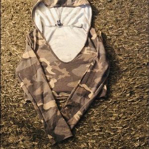 Crop hooded top